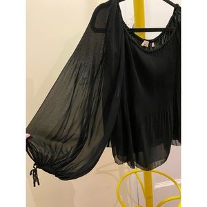 Aritzia Wilfred off the shoulder top